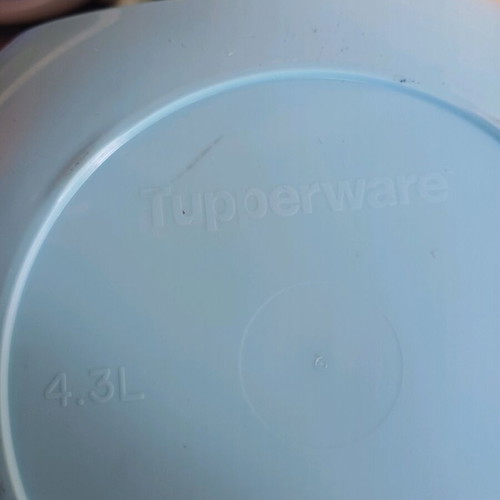 Tupperware bowl large new, intact 4.3L