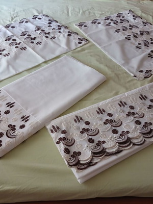 Bed sheet set with brown machine embroidery, 2 pillowcases