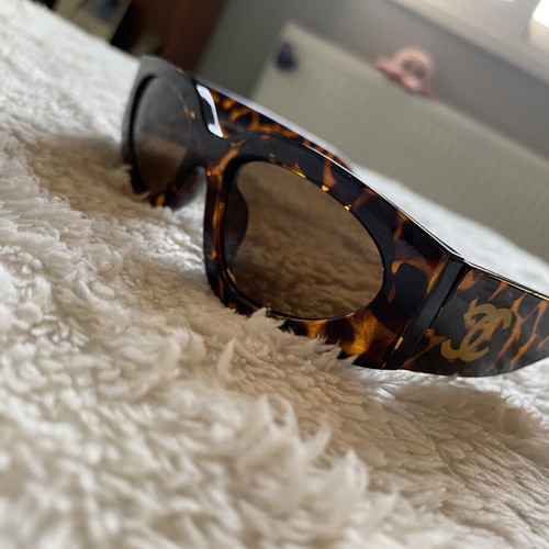 Chanel sunglasses tortoise with brown lenses like new