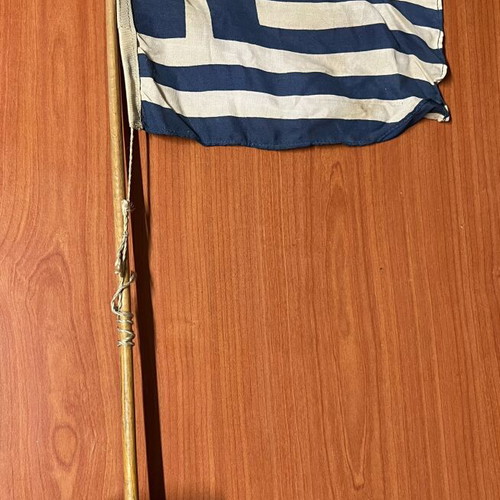Επιτραπέζιο ελληνικό σημαιάκι μεταχειρισμένο, 15x24 εκ, ύψος 44 εκ