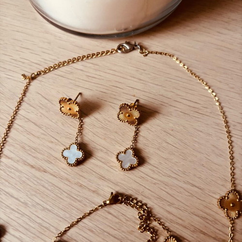 Clover jewelry set like new, white and gold