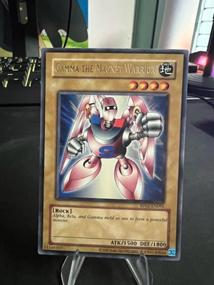 Gamma the Magnet Warrior Yu-Gi-Oh! card like new Retro Pack 2