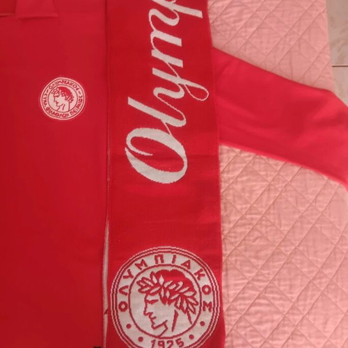 Olympiacos T-shirt, scarf and beanie authentic, new