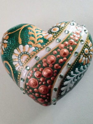 Decorative heart new hand-painted with rhinestones