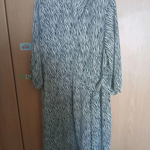 Summer dress like new, viscose, large size, with belt white and black