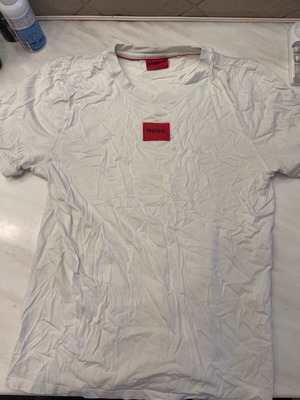 Hugo Boss T-shirt σε άριστη κατάσταση, μέγεθος M, λευκό