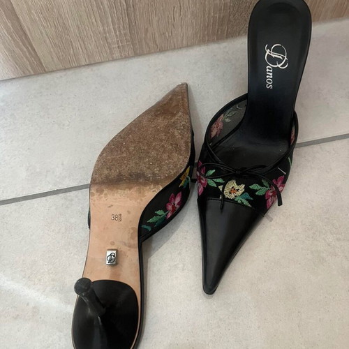 Danos embroidered leather heels like new, size 38.5, black