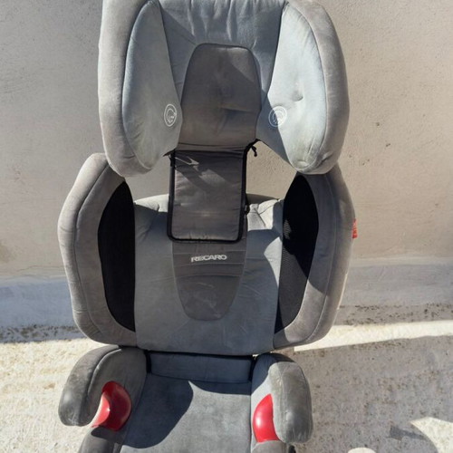 Recaro Monza car seat used with Isofix and adjustable headrest