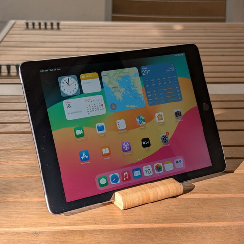 Apple iPad 6th generation 128GB with Cellular 4G