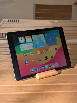 Apple iPad 6th generation 128GB with Cellular 4G
