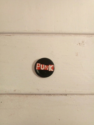 Συλλεκτική καρφίτσα pin punk Δ'80 μεταχειρισμένη