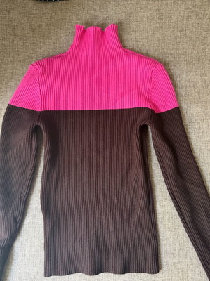 Zara ribbed turtleneck sweater used, brown and fuchsia, size M