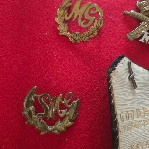 Epaulets and Pins Royal Navy Officer 1940-41 like new, set