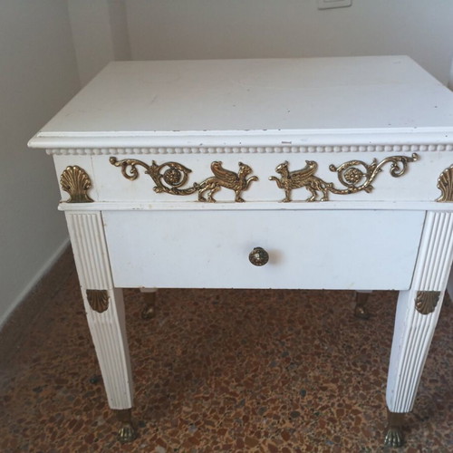 Bed with 2 nightstands used