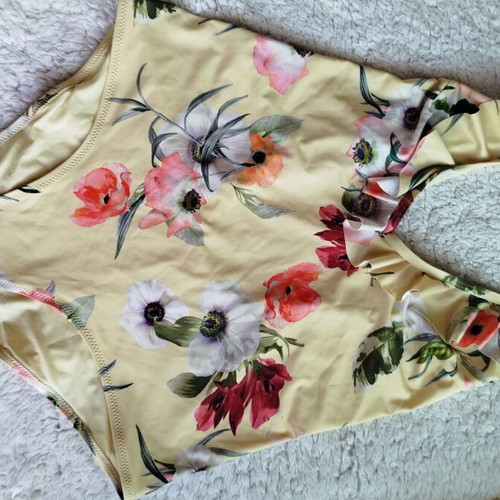 H&M one-piece swimsuit Medium, like new, colorful yellow with ruffles