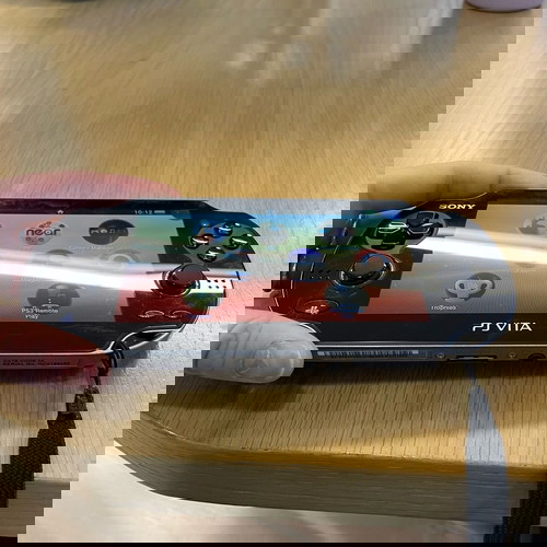 PS Vita PCH-1004 OLED като нов с 6 игри и калъфи Sony