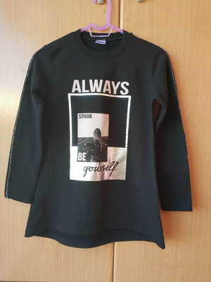 Long black sweatshirt for girls aged 10-11 years, almost new.