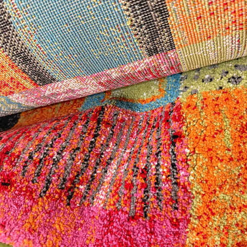 Rug like new with vibrant colors, ideal for children's room, 4m x 3m