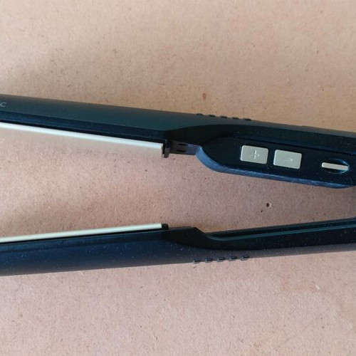 BaByliss C91B Titanium Ceramic hair straightener used