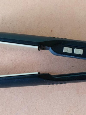 BaByliss C91B Titanium Ceramic hair straightener used