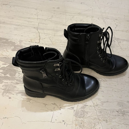 Black ankle boots slightly used, size 36