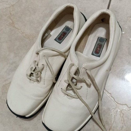 Snickers vintage athletic shoes like new, leather, size 38, light beige