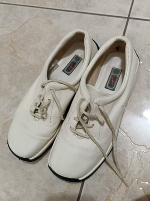 Snickers vintage athletic shoes like new, leather, size 38, light beige