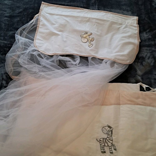 Palamaiki baby crib bedding set like new, cotton
