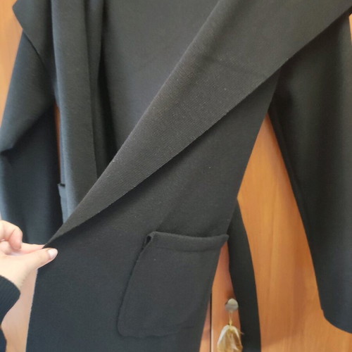 Black coat without zipper with belt like new