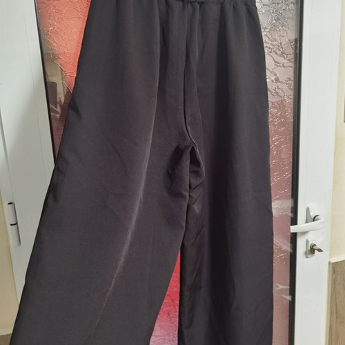 Modern women's wide-leg pants with elastic waist, black