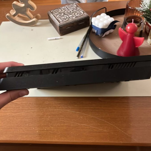 PlayStation 4 slim 500GB σαν καινούργιο με extra SSD 1TB και 6 παιχνίδια