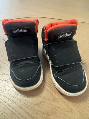 Adidas athletic shoes used No23, good condition