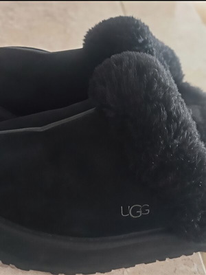 Ugg boots used No 39 black in very good condition