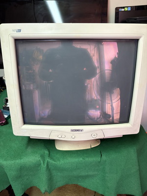 Philips 107E6 17” CRT монитор употребяван с оригинални кабели