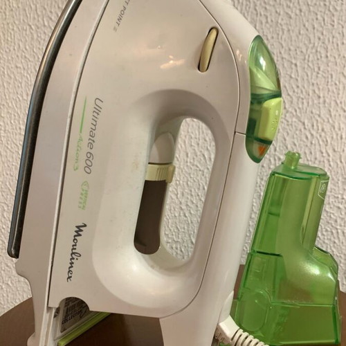 Electric iron like new, fully functional