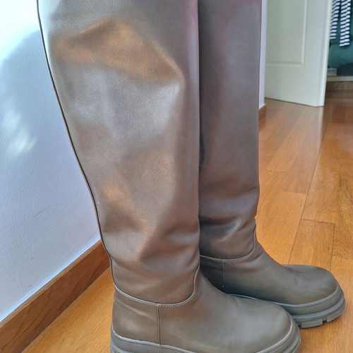 Khaki boots Gianna Kazakou used, size 37