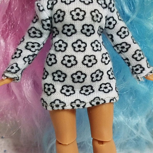 Barbie Extra Mini like new with cracked sunnies