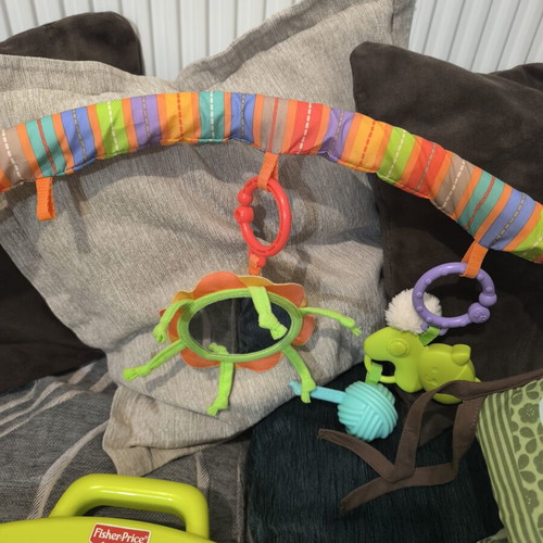 Baby set like new with 2 gyms and crib bumper