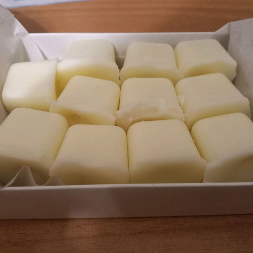 Wax melts with Butterscotch Mocha scent like new, about 200 grams