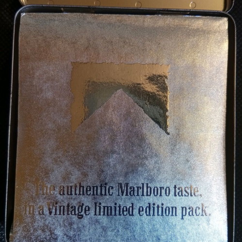 Marlboro case like new