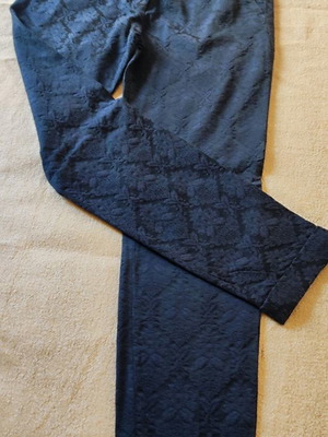 Black slim brocade pants Zara used, size M