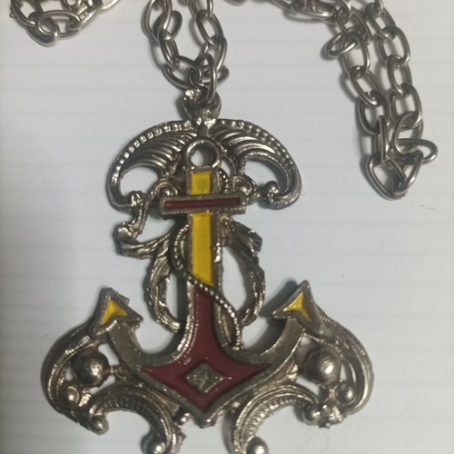 Anchor necklace like new
