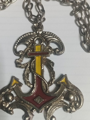 Anchor necklace like new