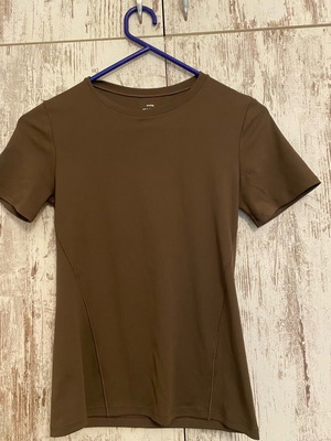 Sinsay Gym Hard Performance Active T-Shirt Brown size XS like new
