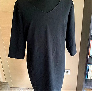 Μαύρο σικ φόρεμα με ωραίο κόψιμο στην πλάτη, νο 52, 10 ευρώ