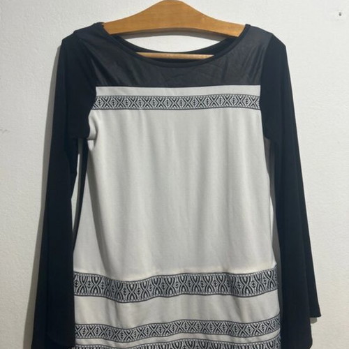 Women's blouse like new, size M, black and white