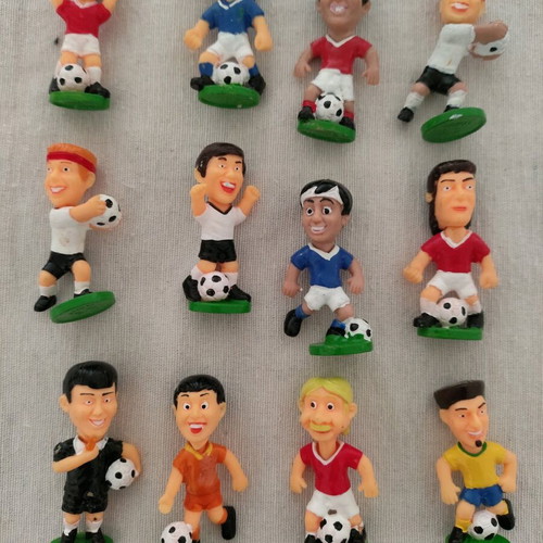 Football figures like new, set of 12 pieces