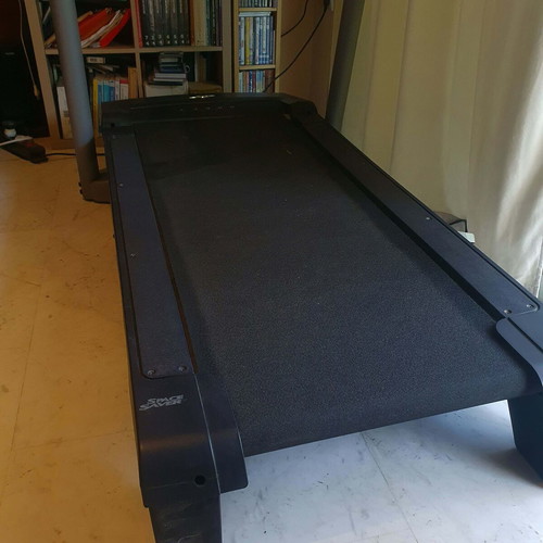 Nordic Track treadmill like new with adjustable speed and incline