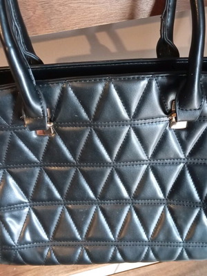 Women's black medium hand bag used
