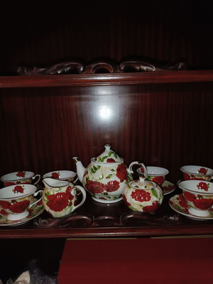 Limoges πλήρες σετ τσαγιού καινούργιο με κόκκινα λουλούδια